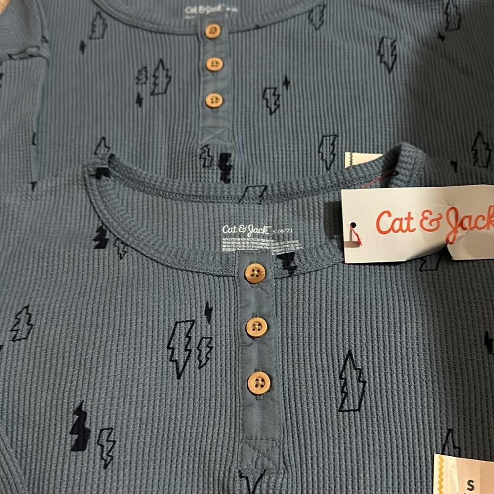 Bundle of 2 cat and jack long sleeve shirts - Picture 2 of 4